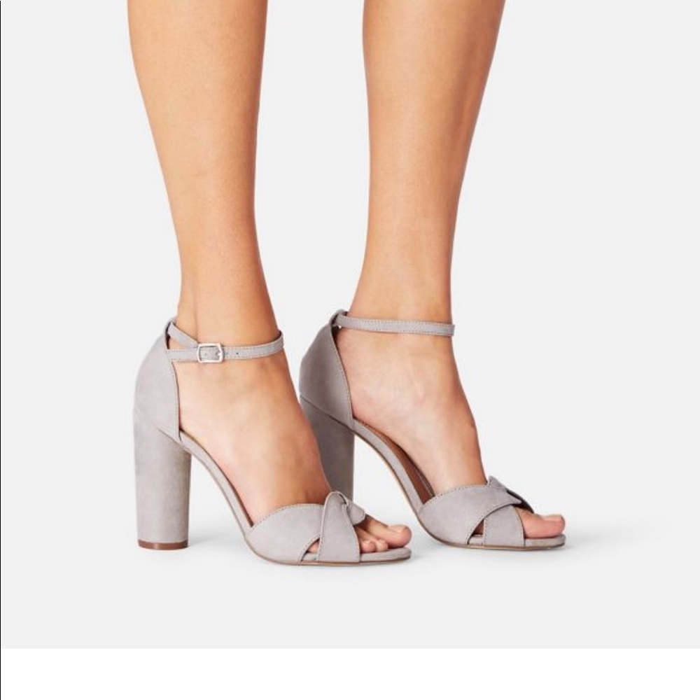 NWB HEELS - Picture 5 of 8